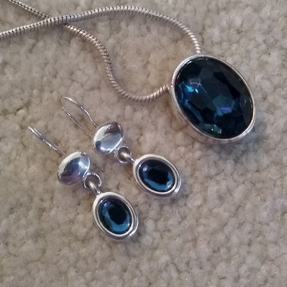 Express Blue Pendant Silver Tone Necklace Neck and Earring that Match - Picture 5 of 6
